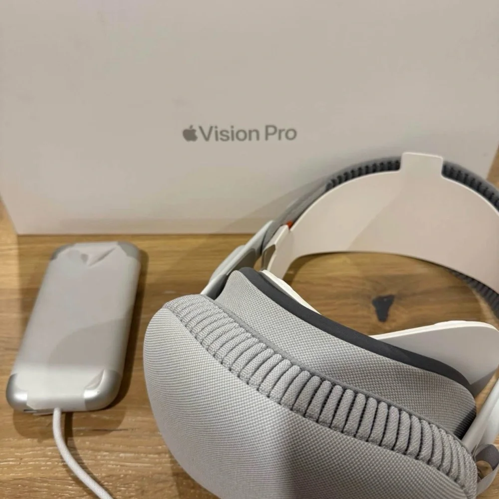 Apple VR Headset - Gray and White